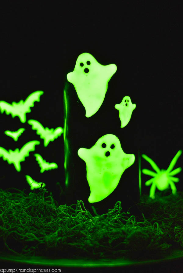 15 Spooky DIY Halloween Candles